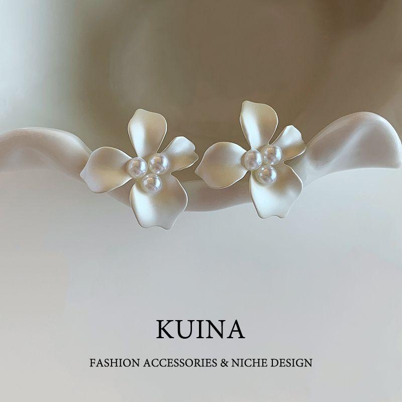 

White Pearl Flower Earrings Sterling Silver Needle 2025 New Arrival Petal Earrings for Women Fancy Accessible Luxury Niche Ear Jewelry