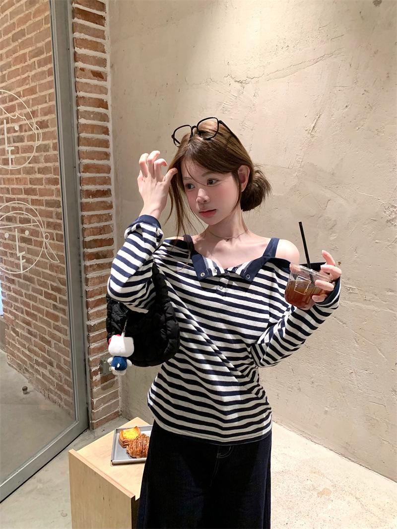 

Женская футболка в полоску с открытыми плечами, длинным рукавом, свободного кроя и стройнящим дизайном - Осень 2026 Extra Large