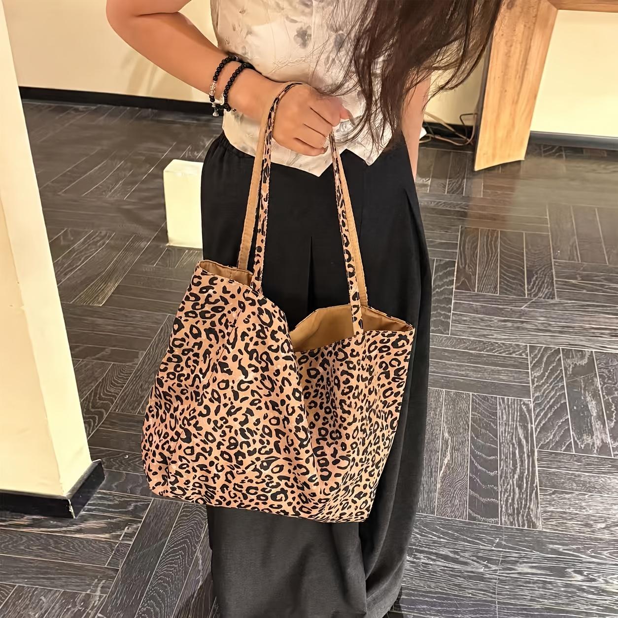 Reversible retro leopard print tote bag, large capacity, suitable for daily commuting and travel, storing laptops, books, umbrellas, water коричневый