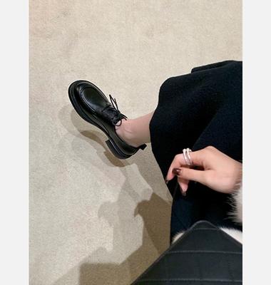 Schnür-Slipper Damen Herbst 2025 neue kleine Lederschuhe Leder Britischer Stil Riemen niedriger Absatz