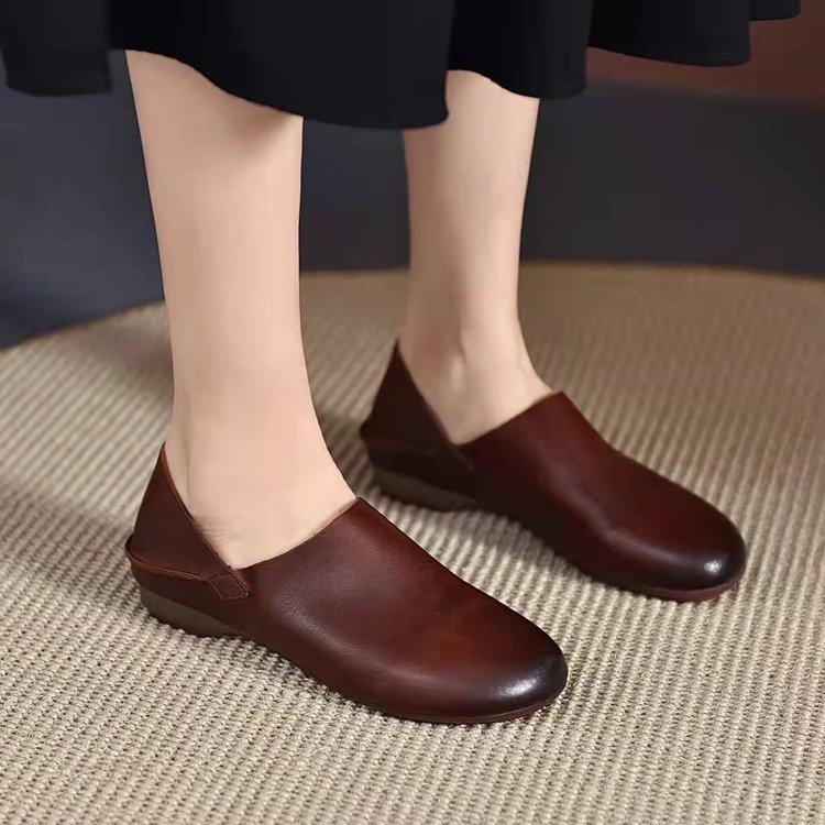 Retro grandma leather shoes women's 2025 autumn new soft-soled casual shoes flat-soled shallow mouth large-size single shoes lazy shoes