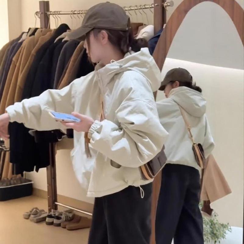 Women's Petite Hooded Windbreaker: Short Jacket for Spring & Autumn 2025, Casual Hot Style