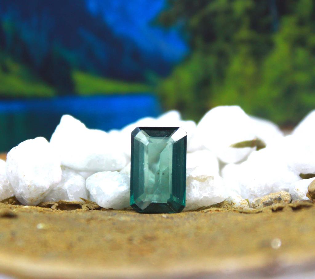 5.85 Carat Valentine Sale Green Alexandrite Emerald Shape Russia Certified Gemstone SN547
