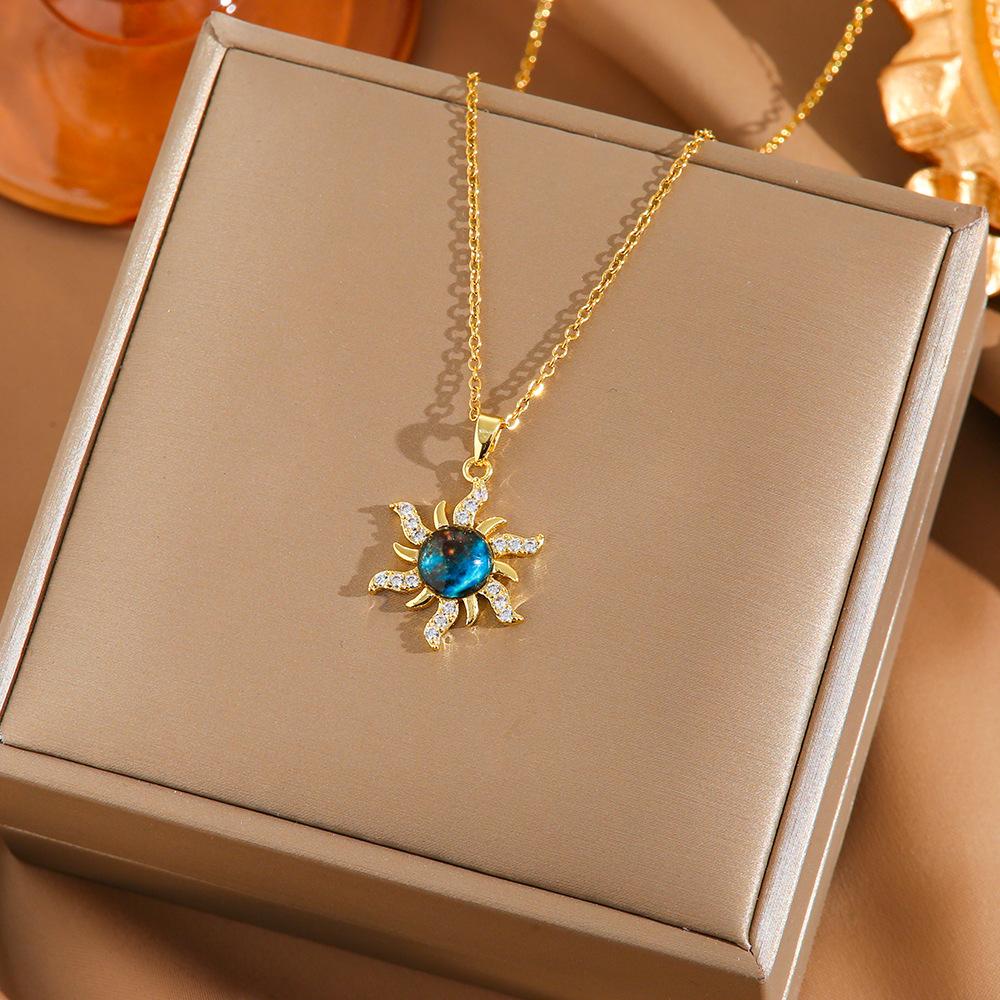 Four Leaf Clover Pendant Necklace For Women Fashionable Zircon Crystal Adjustable Chain Delicate And Versatile Jewelry