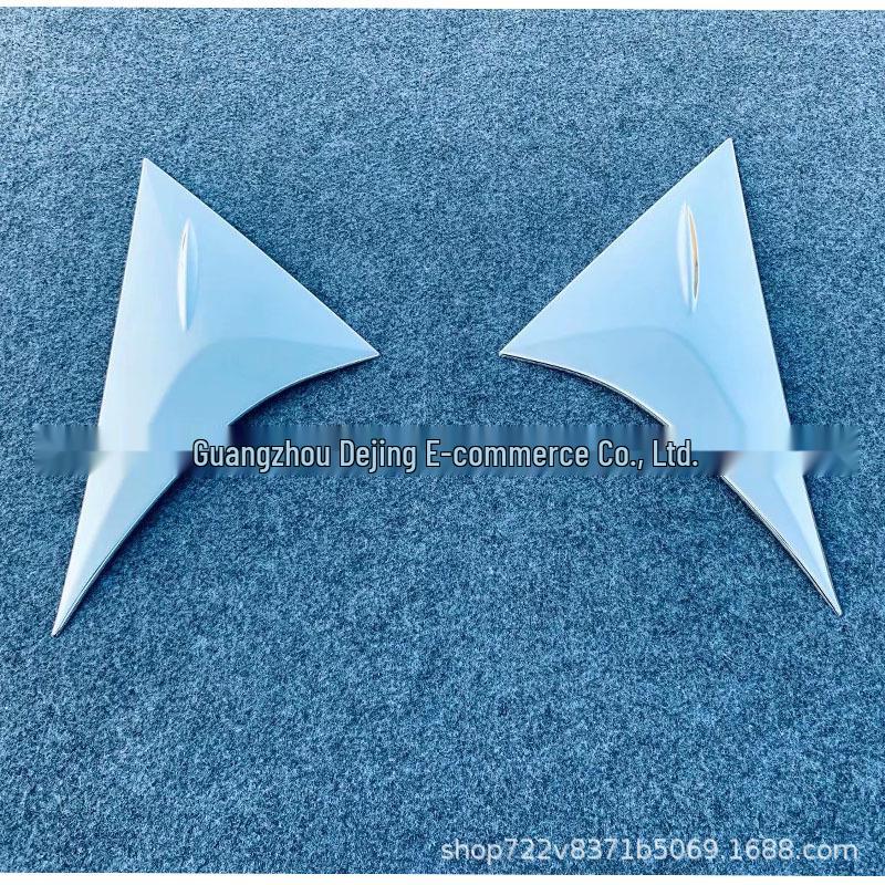 

2020 Toyota Harrier & Venza Треугольная боковая накладка заднего стекла