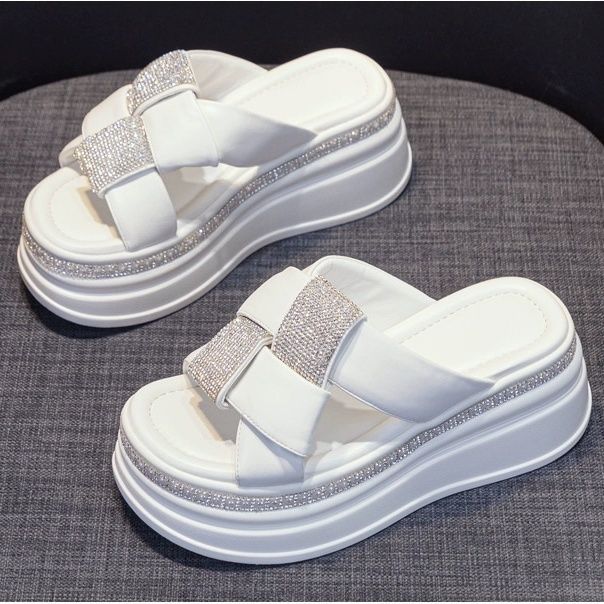 Wear one-word slippers outside, new muffin thick-soled soft-soled with skirts in summer, wear thin beach cool slippers