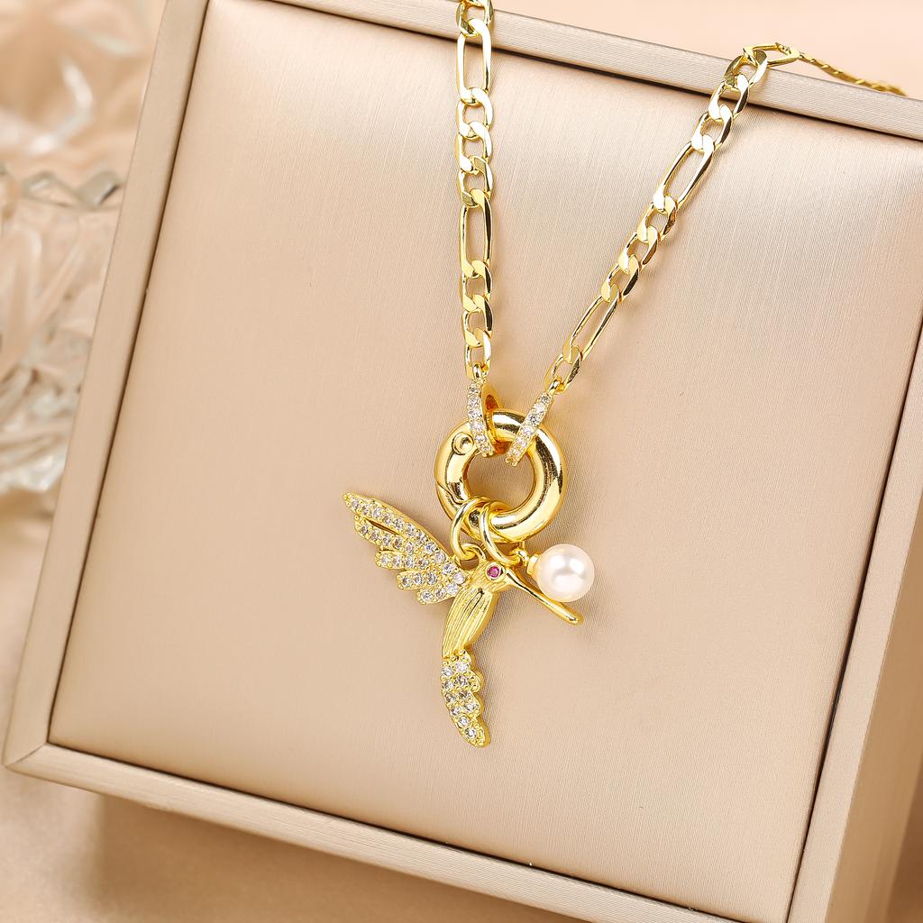 Hot Sale Gold Plated Animal Hip Hop Hummingbird Bird Pearl Pendant Necklace New Fashion Man Woman Casual Vacation Jewelry Gift