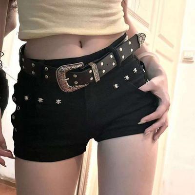 Partea inferioară (Îmbrăcăminte damă) – Pantaloni scurţi