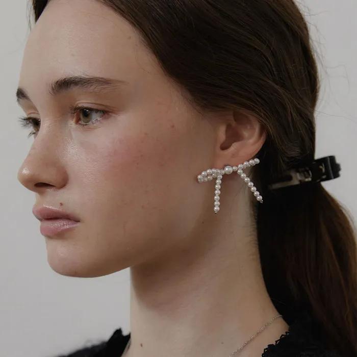 Minimal Pearl Ribbon Earrings (L244MER020)
