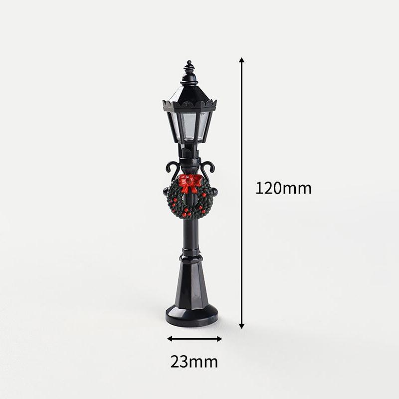 

2Pcs Miniature Dollhouse Street Light Model with Christmas Wreath Simulation Street Lamp for Micro Landscape Decor Kid s Toy