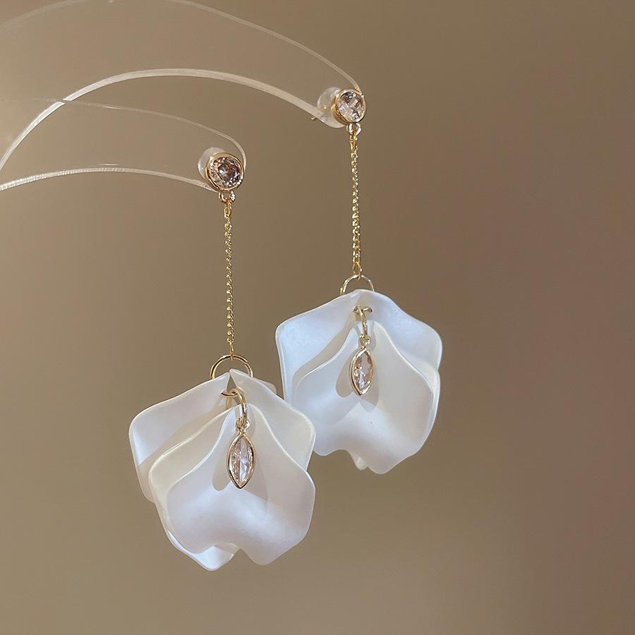 Diamond-set pearl petals fringed earrings stud earrings temperament fashionable and versatile design earrings