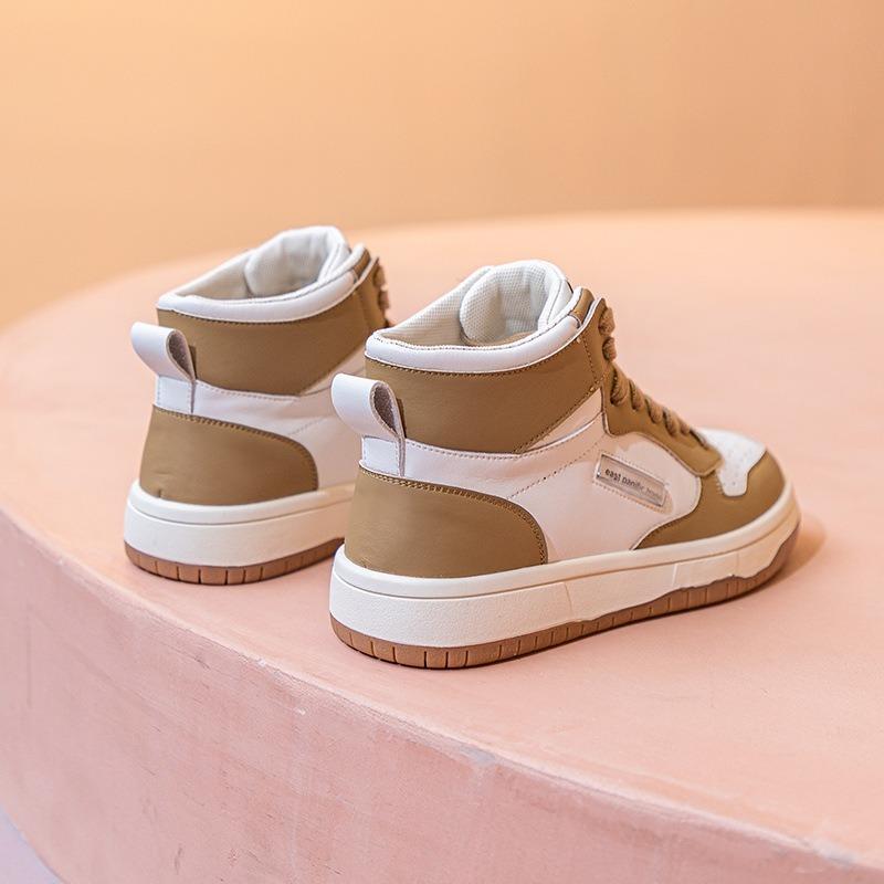 Кожаные высокие осенние кроссовки черного и белого цвета — фото 5