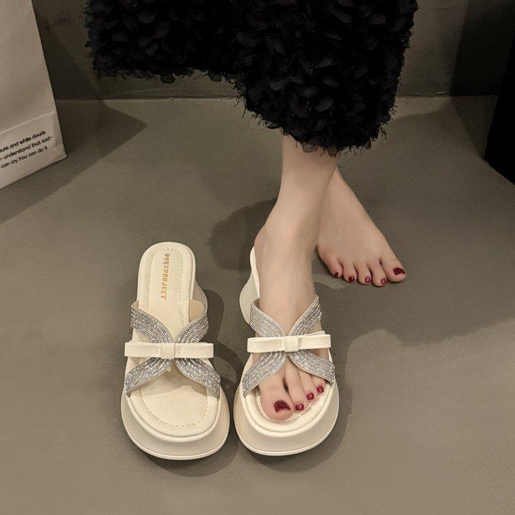 Beautiful rhinestone slippers with bow, women wear new holiday fairy style super high and cool slippers in summer