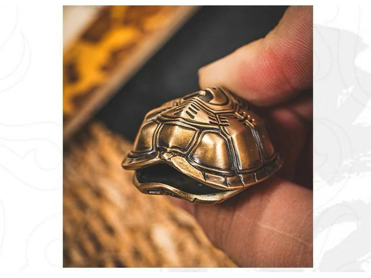 Brass Retro Distressed Tortoiseshell Sancai Handheld Zhouyi Bagua Stress Relief Play Piece