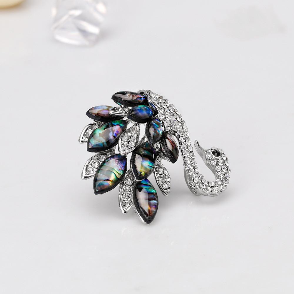 Animal Brooch Female Geometric Shell Pendant With Electroplated Finish For Fashion Accessories