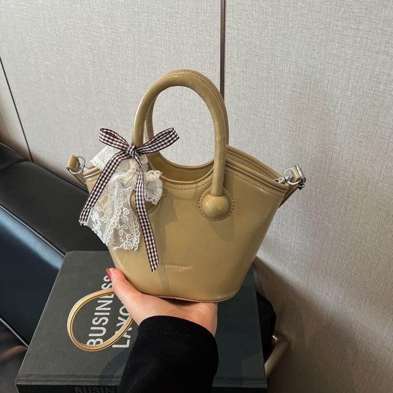Korean Niche Bag Women's 2025 New Spring and Summer Versatile Handbag Popular Single Shoulder Messenger Bag Bucket Bag