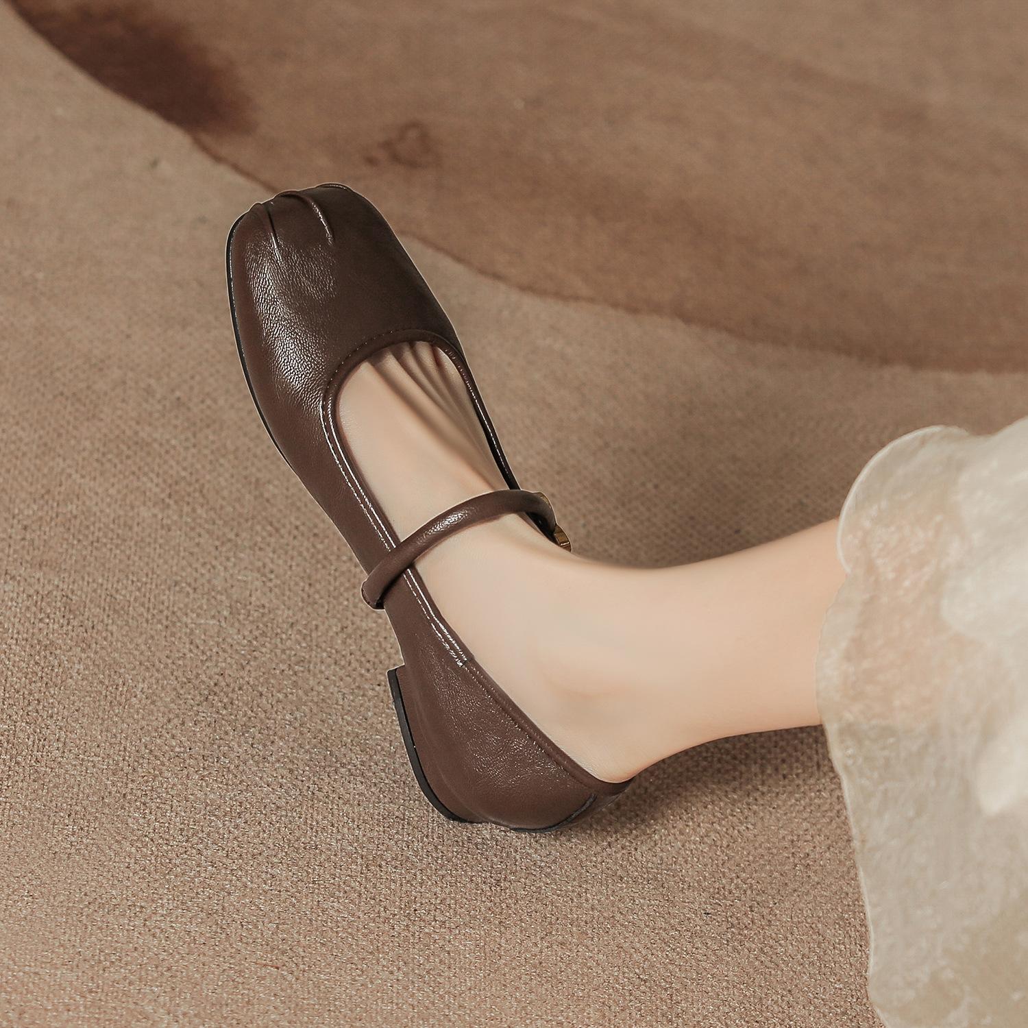 

Xiaoxiangfeng Балетки Премиум Ретро Широкая Стопа Туфли для Бабушки Мягкая Подошва Толстый Каблук Туфли Мэри Джейн Женские 40 коричневый