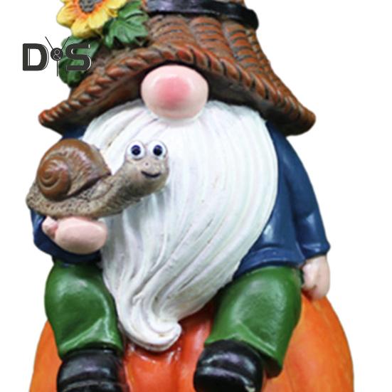 Garden Pumpkin Gnome Figurine Holding Snail Sitting Dwarf Elf Resin Statue Sculpture Indoor Outdoor Thanksgiving Harvest Festival Fall Desktop