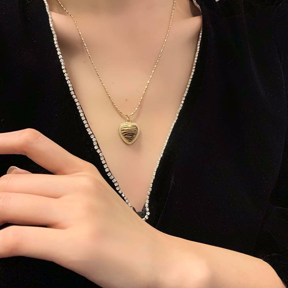 

Heart Shaped Leopard Gold Color Heart Pendant Fashion Jewelry Choker Clavicle Chains Necklaces