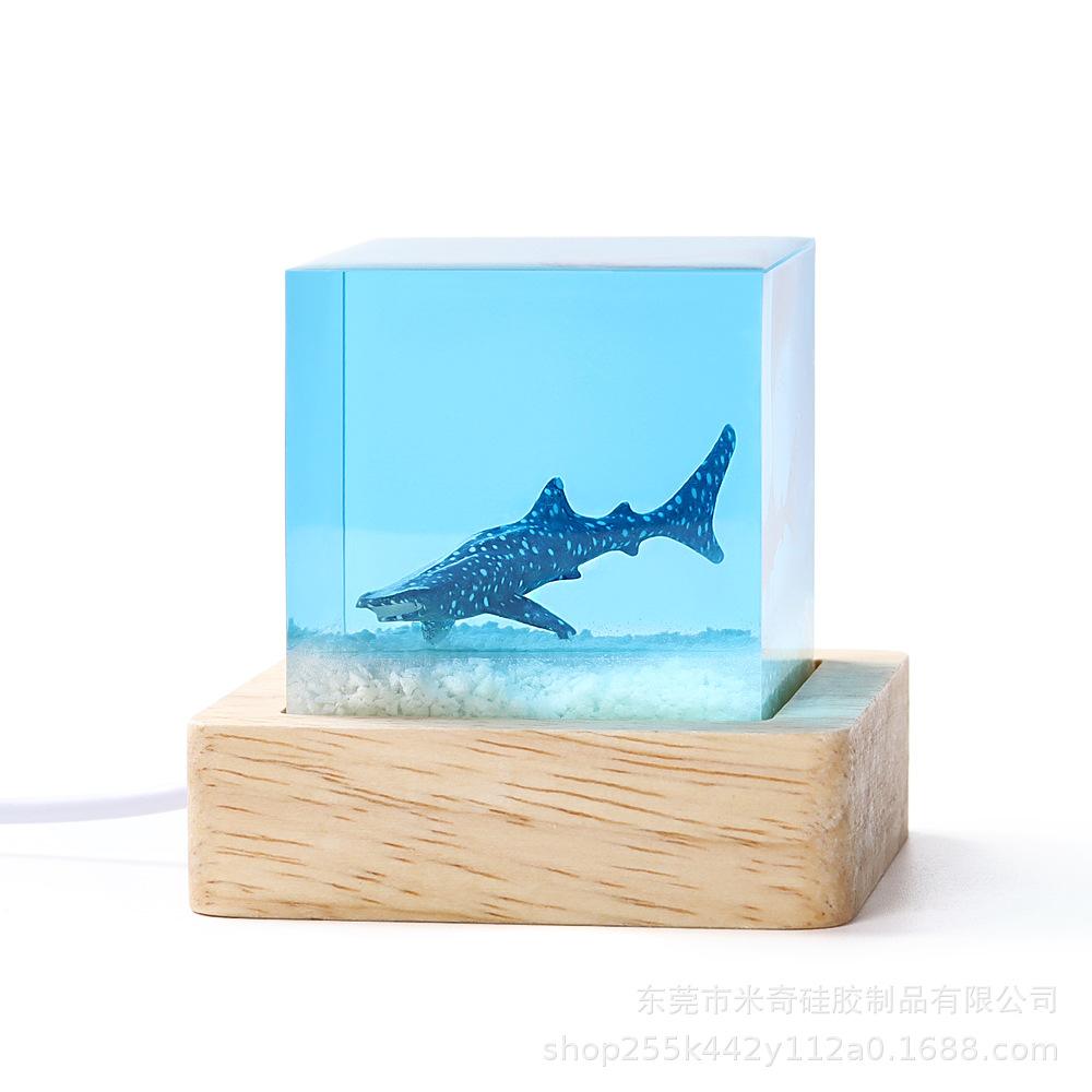 

Cube Ocean Whale Resin Lamp High-end Desktop Decoration Ornament Commemorative Gift Resin Handicraft Gift