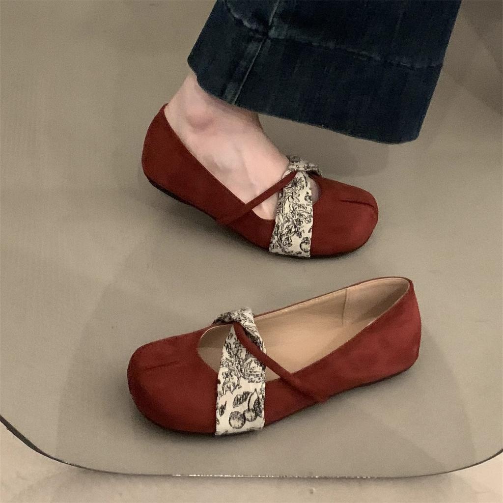 Flat-bottomed retro Mary Jane shoes women's shoes spring and autumn 2025 new suede shallow mouth one-word belt with skirt single shoes