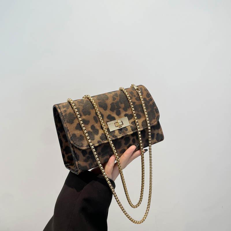 Foreign Style, European and American Retro and Beautiful 2025 Leopard Print Winter New Temperament Trend Chain Underarm Single Shoulder Small Square B