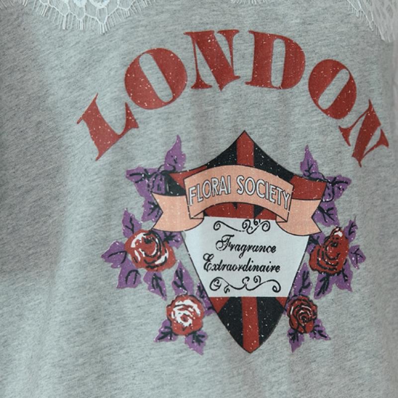 MAXZA Lace Block Emblem PrinT T shirT zc06qT029on