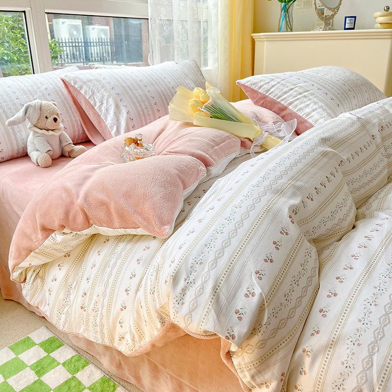 

Winter Thickened All-Cotton & Milk Velvet Flannel Four-Piece Bedding Set with Duvet Cover and Bed Sheet 1.8m Flat Sheet 4-piece