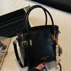 Casual retro small bag women's new fashion messenger bag commuter shoulder high value bucket bag