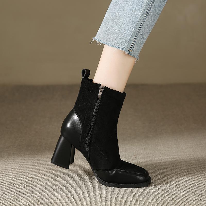 

2024 Зима Новые квадратные вставки из матовой кожи Модная верхняя одежда с боковой молнией Женские большие удобные босые ботинки 35