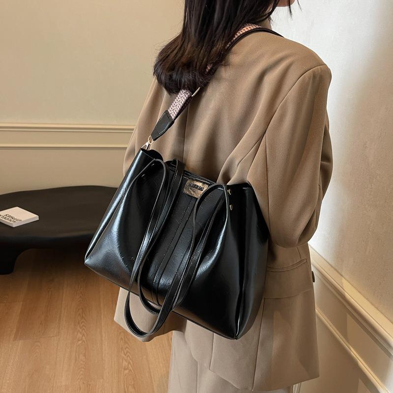 Bag women's new autumn and winter commuting niche armpit large capacity retro fashion tote bag shoulder bag