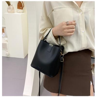 Mode kleine frische Sommer Damen Taschen 2 neue Frühling und Sommer Trendlinie tragbare Umhänge Eimertasche