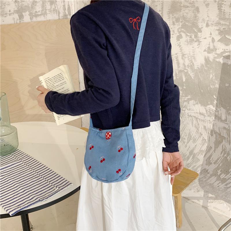 Women's new shoulder embroidery spring and summer public fashion versatile messenger commuter bag
