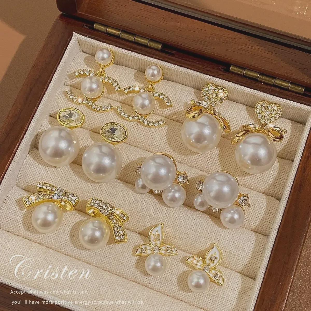 

Elegant Pearl Earrings for Women - High-End, Light Luxury, 2023 Trendy Niche Design
