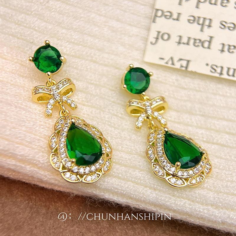 Emerald Retro Mosquito Coil Disc Ear Clips Elegant Temperament Stud Earrings French High-end Romantic Light Luxury Niche Earrings Women