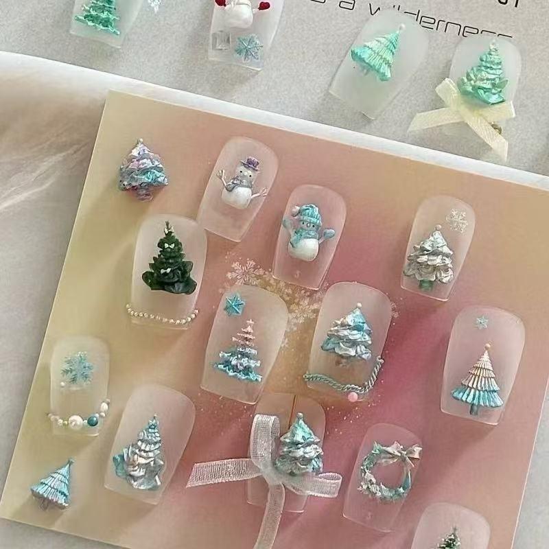 1 Piece Cute Christmas Nail Art Molds Exquisite Template For Nail Making 3D Manicure Diy Decoration Tools Silicone Stencilc
