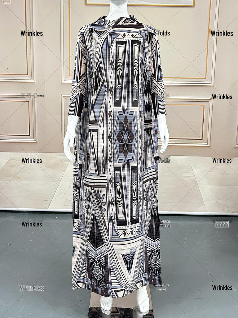 Blaue & Weiße Porzellan-Print Abaya Robe mit Akkordeonfalten - Damenbekleidung aus dem Nahen Osten Dubai