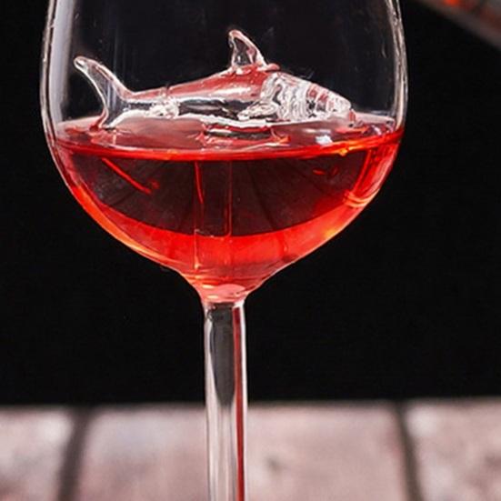 Zestaw Kieliszków do Wina Rekin Ręcznie Dmuchane Bezołowiowe Szkło Kielich z Rekinem 3D Wewnątrz 300ml Kreatywny Motyw Rekina Akcesoria Barowe Prezent dla Mężczyzn Kobiet Miłośników Rekinów