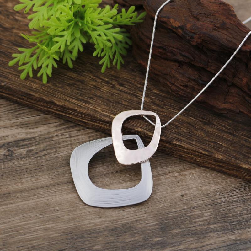 

Новая полая геометрическая квадратная змеевидная цепочка длинная подвеска женское простое нерегулярное полое квадратное длинное ожерелье