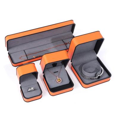 Luxuriöse rechteckige PU Schmuckschatulle runde Ecke Mode Klappe Schmuckverpackungsschachteln schwarzer Rand Ring Geschenkbox Hochzeit