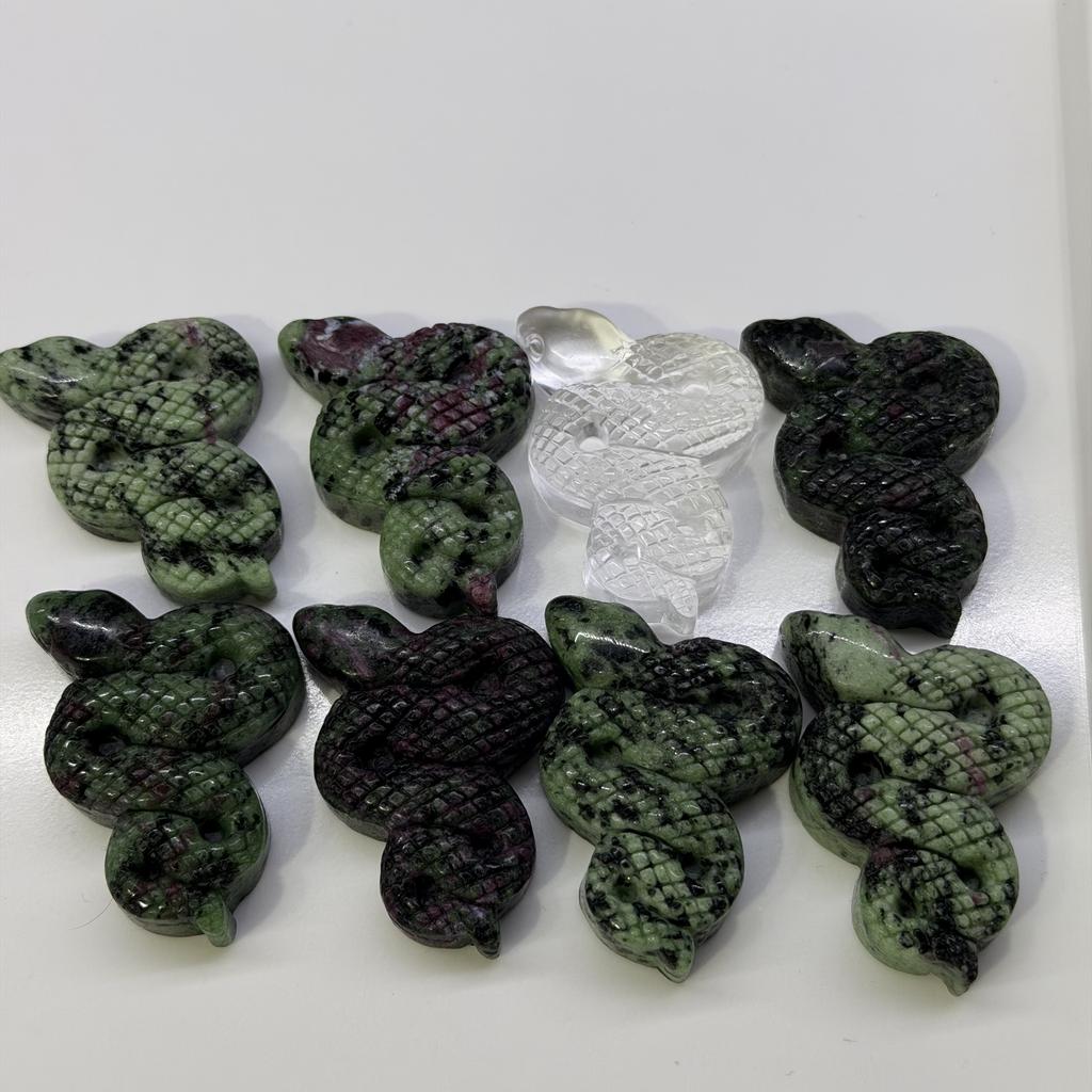 Natural Crystal Snake Figurine Raw Stone Ruby Zoisite Clear Quartz Healing Stone Feng Shui Luxury Home Decor Gift