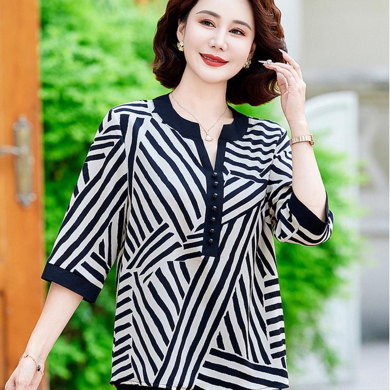 Summer Fragmented V Neck Middle Aged Elderly Mom's Shirt Noble Temperament Enlarged Loose Fit Shirt