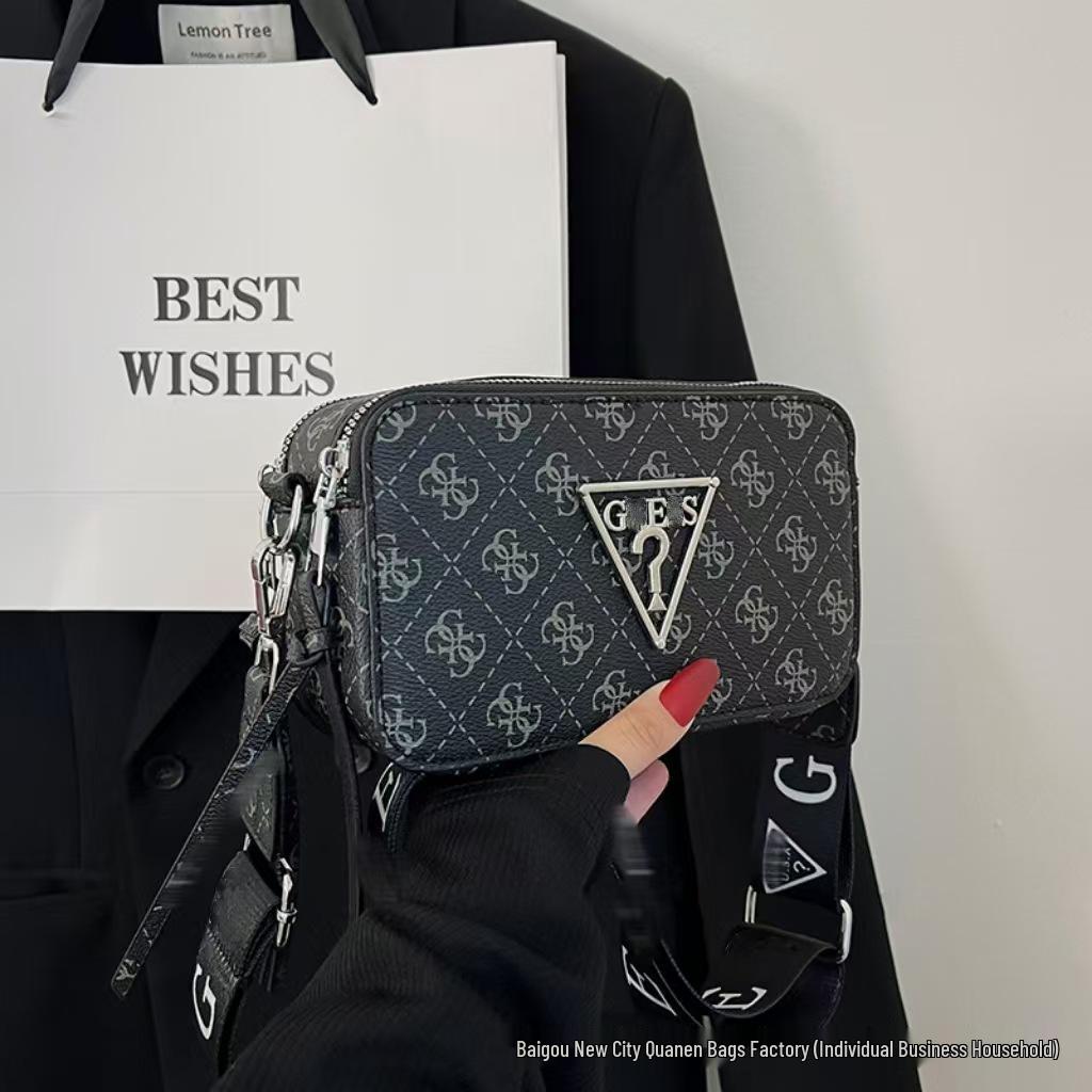 

Women s Retro Print Crossbody Camera Bag - Stylish, Textured Shoulder Bag