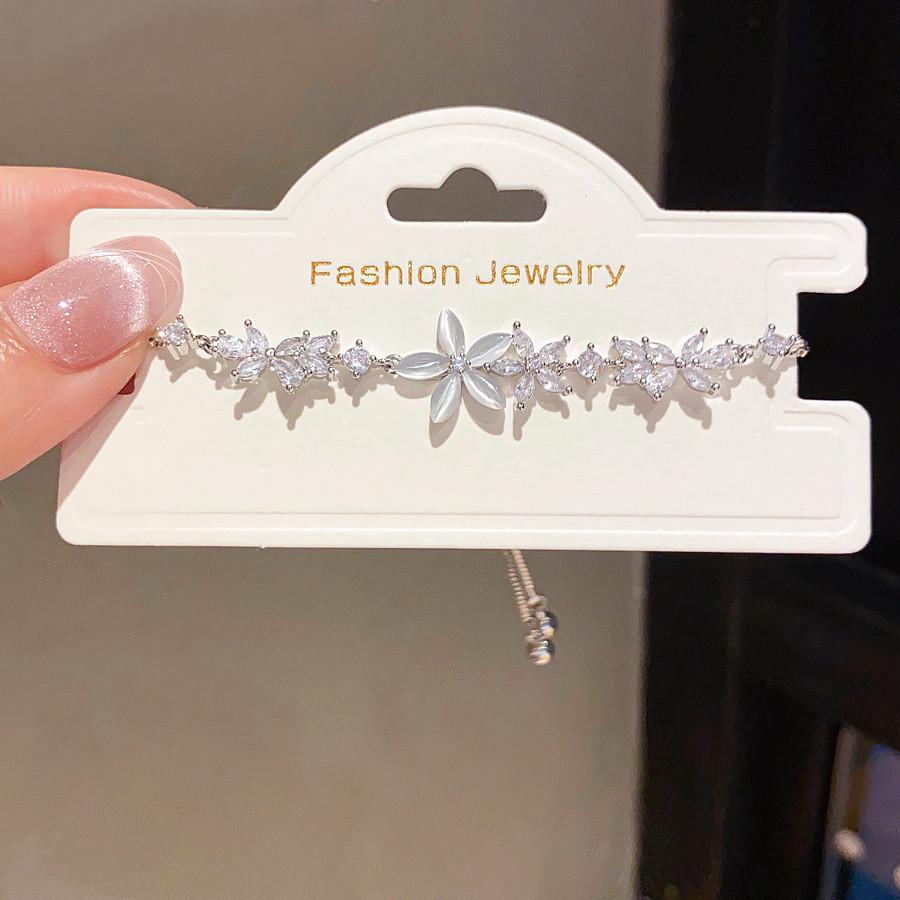 

Copper Zircon Flower Chain Bracelet With Gold Plating For Womens Fashion Jewelry срібний