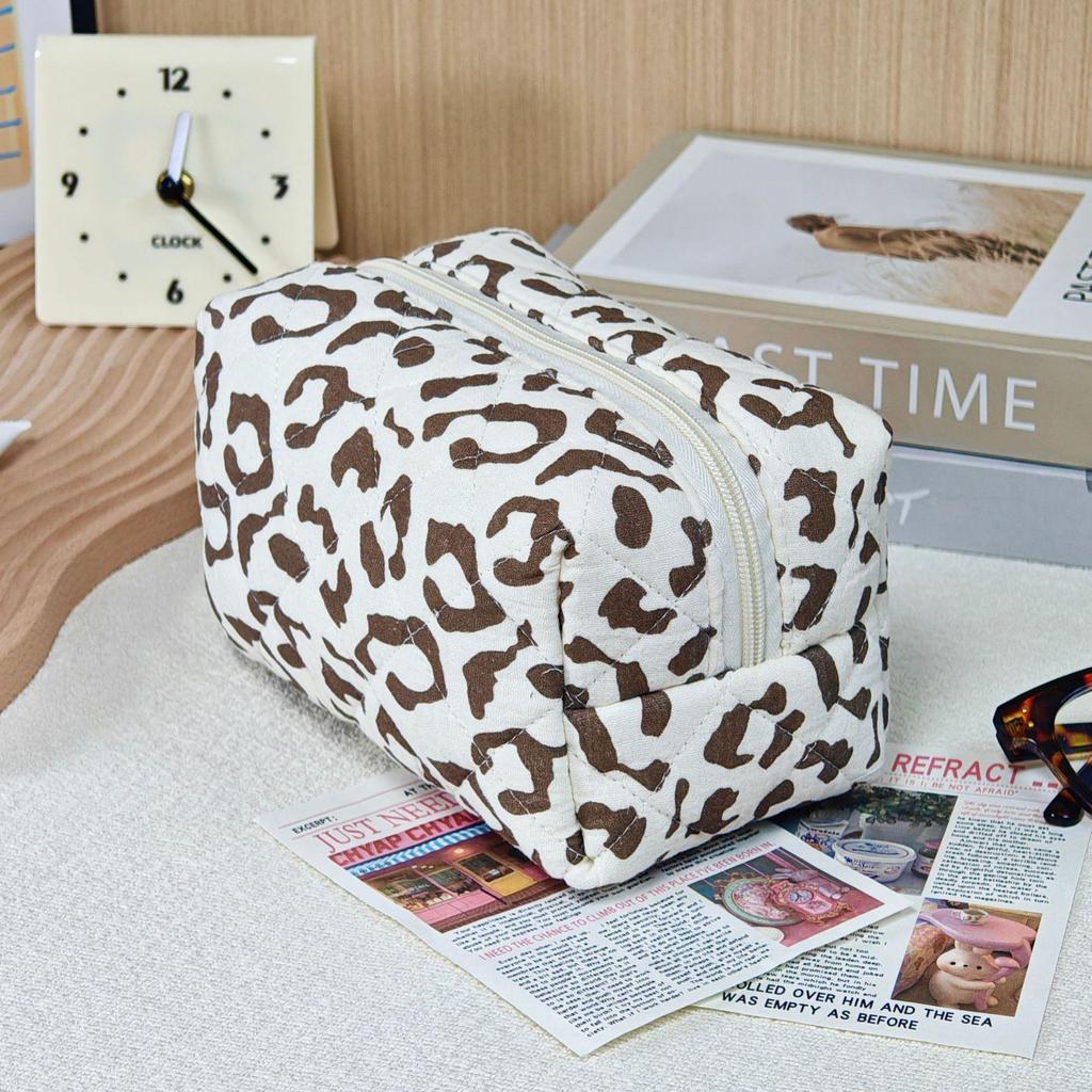 Large Capacity Little Bear Print Makeup Bag – Portable Girlish Polyester Toiletry Storage