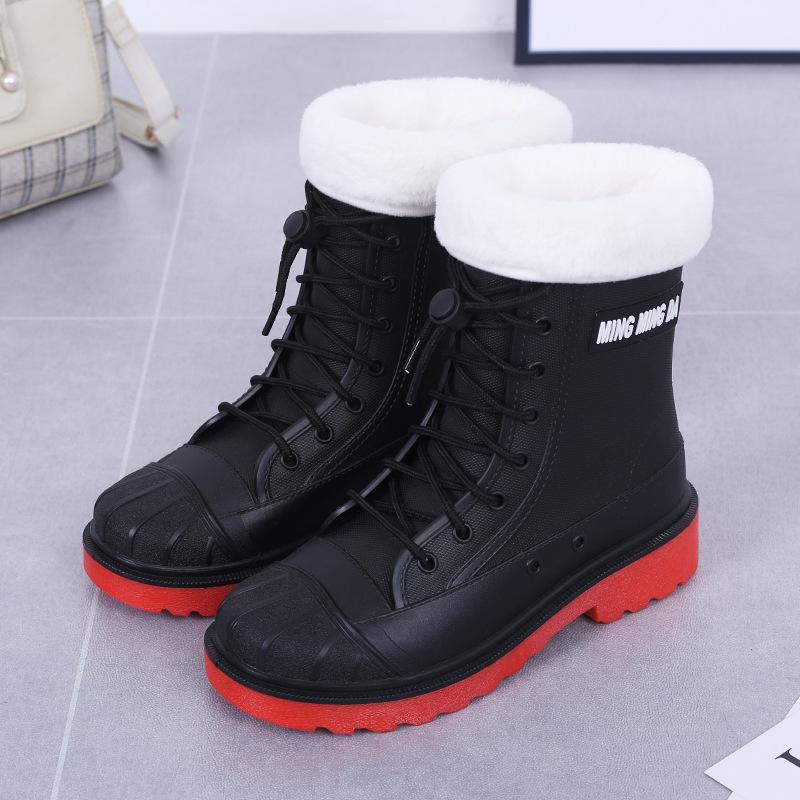 New women's jelly rain shoes, four-season fashion rain boots, non-slip and waterproof rubber shoes, and versatile medium tube water boots