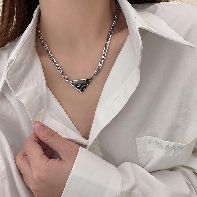 Collana Hip Hop alla Moda in Acciaio di Titanio per Uomini e Donne con Versatile Ciondolo Poker