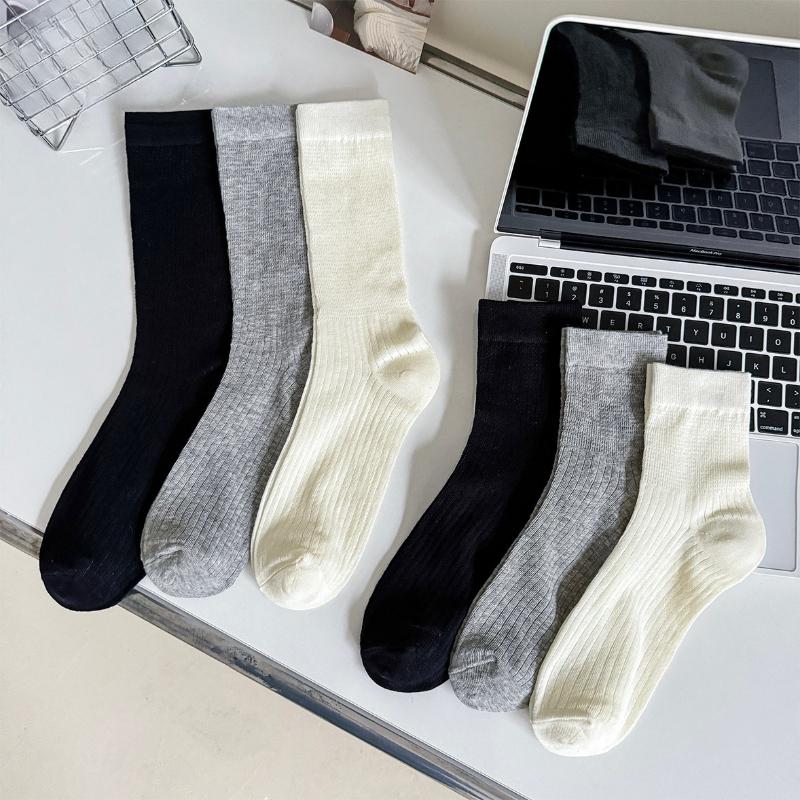 Spring and Summer Thin Solid-color Combed Cotton Boneless Women's Socks, Simple and Versatile, White Comfortable Pile-up Socks