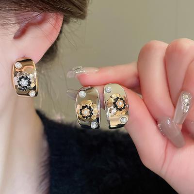 Contrasting Color Dripping Oil Flower Pearl Stud Earrings Niche Retro High-end Earrings Fashion Light Luxury Temperament Earrings Women