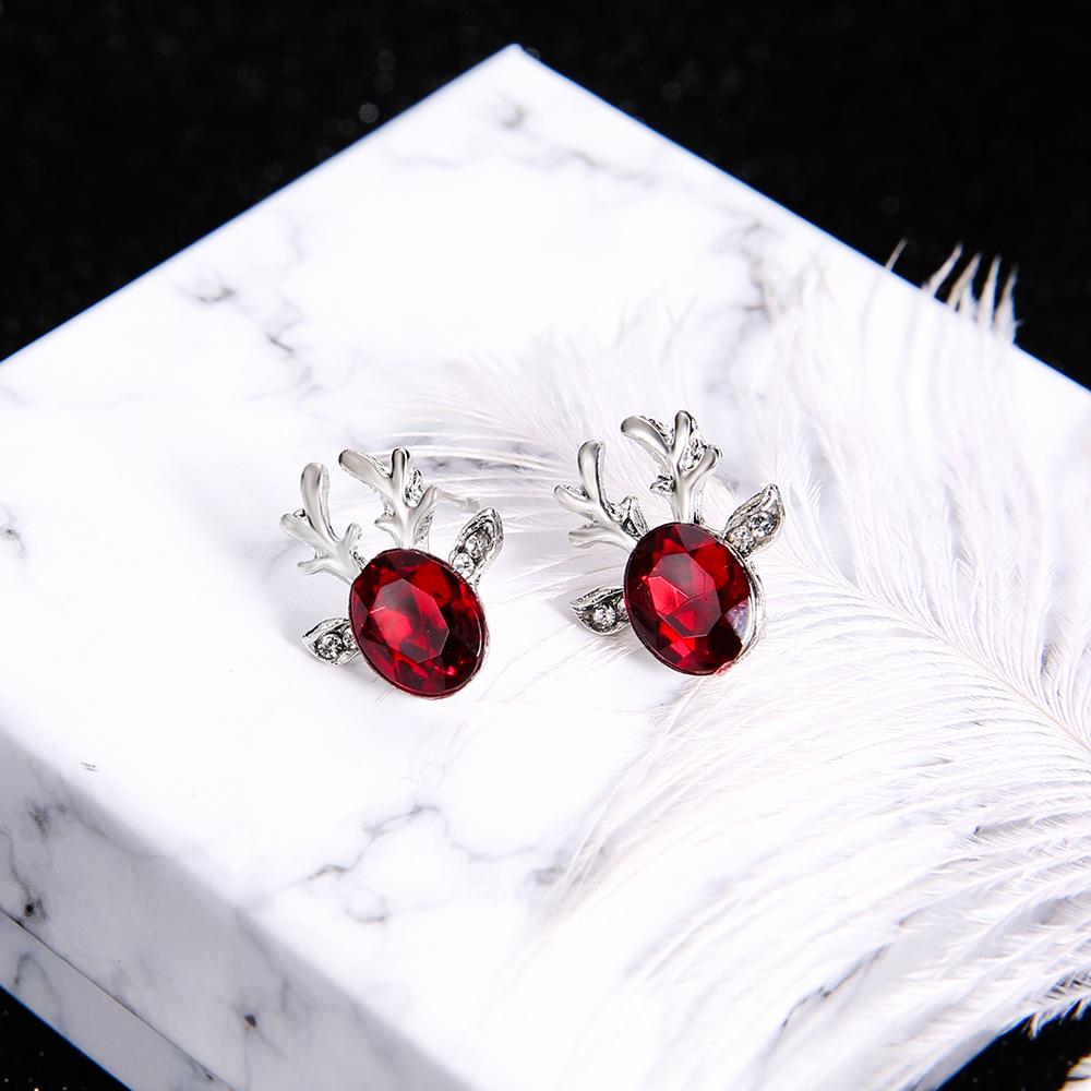 Fashion Personality Delicate Elk Head Diamond Stud Earrings Women'S Gift Series